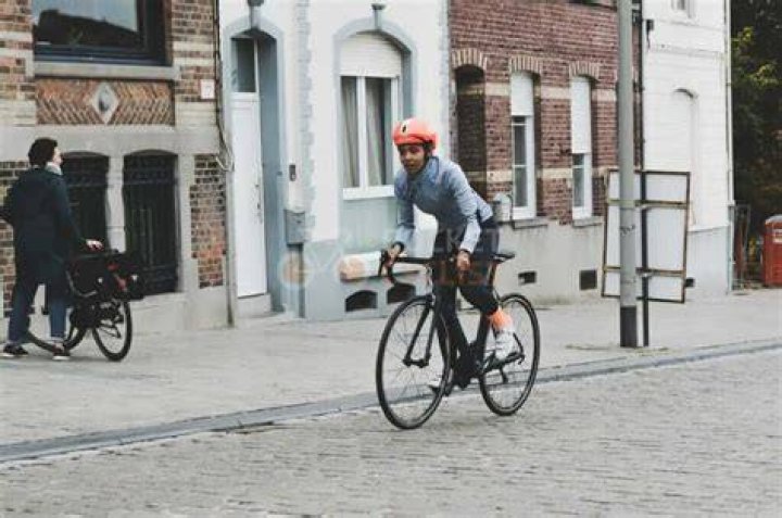 Is cycling 2 hours a day too much?