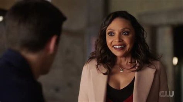 Is Iris pregnant in the flash Season 7?
