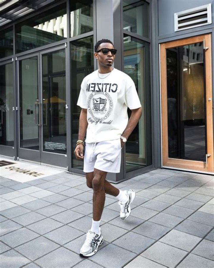 Is it better to wear socks with sneakers?