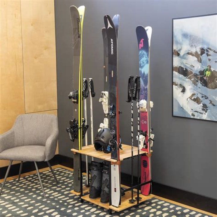 Is it OK to store skis in the cold?