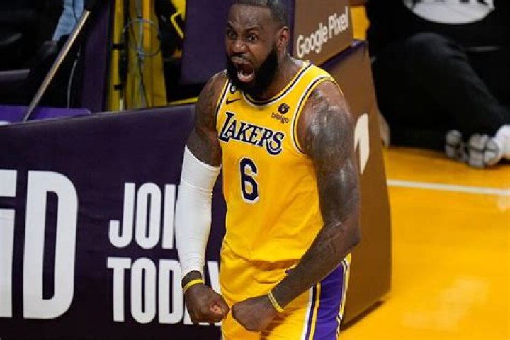 Is LeBron more clutch than Kobe?
