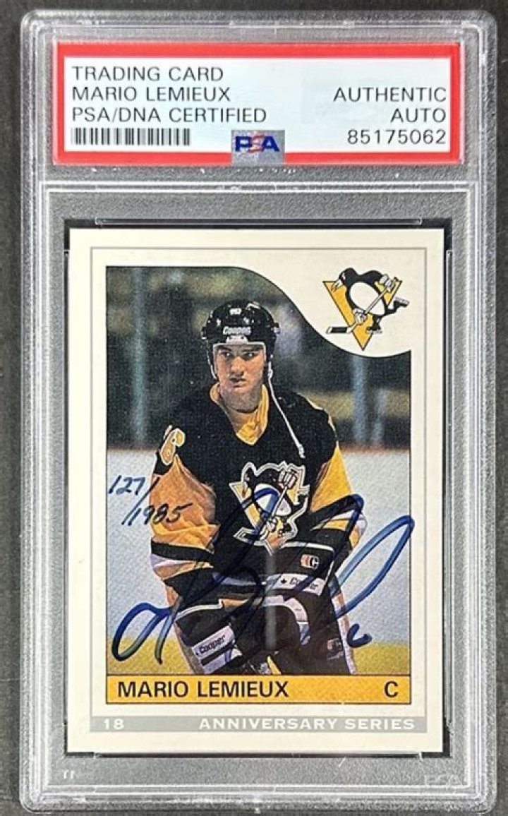 Is Mario Lemieux left handed?