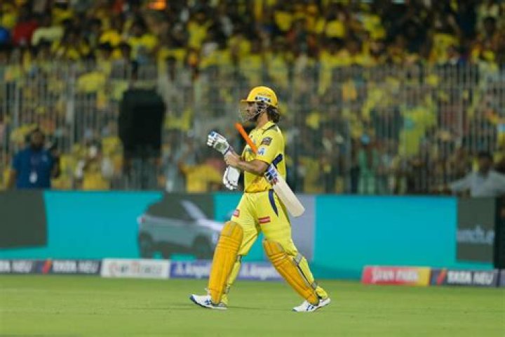 Is MS Dhoni the captain of CSK?
