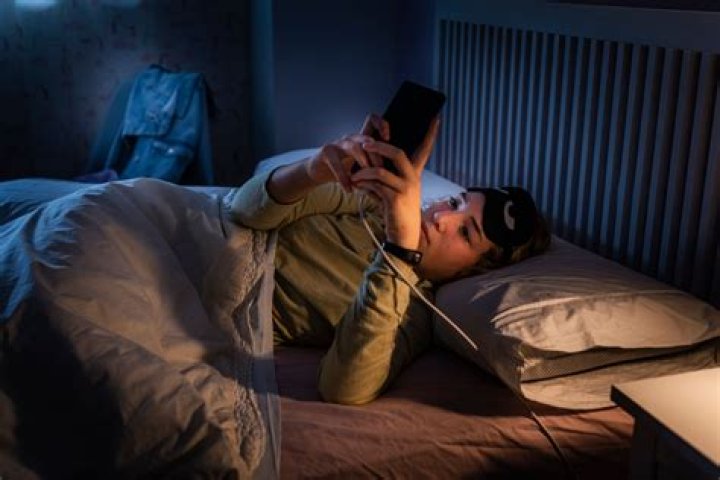 Is sleeping late unhealthy?