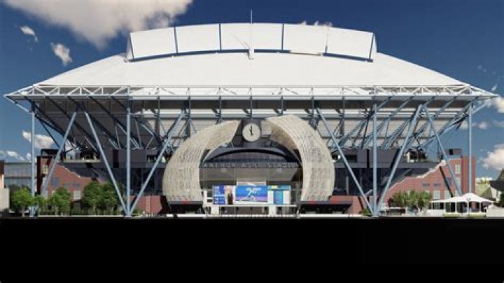 Is there a roof on Arthur Ashe stadium?