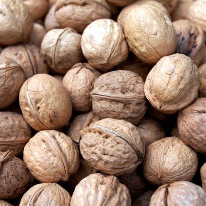 Is Walnut good for hair?