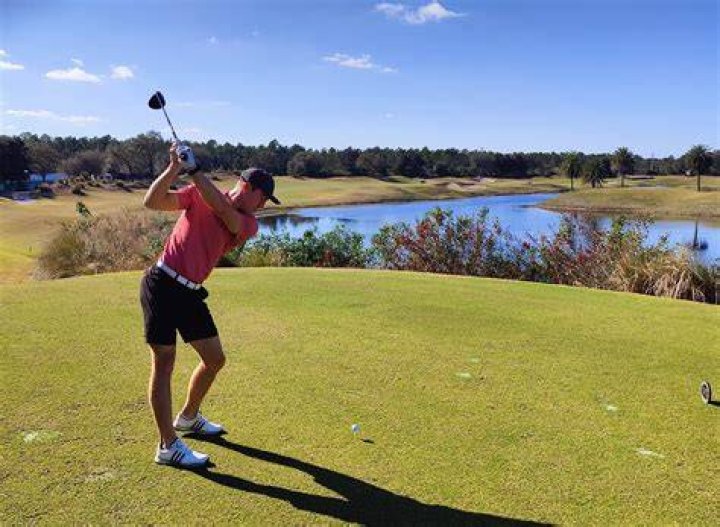 Should I choke up on golf club?