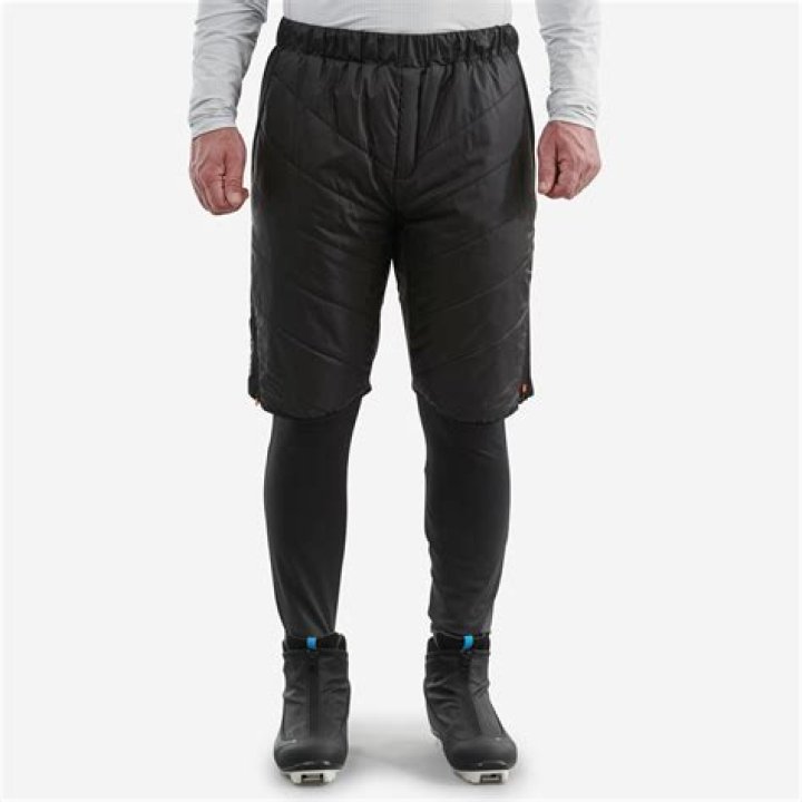 Should I wear leggings under ski pants?
