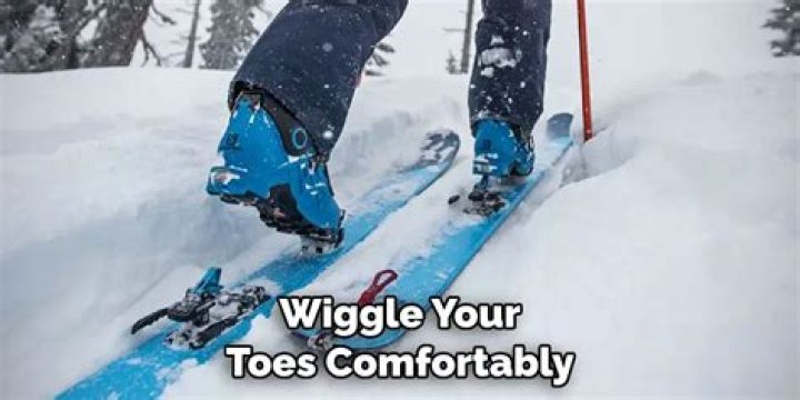 Should you be able to wiggle your toes in ski boots?