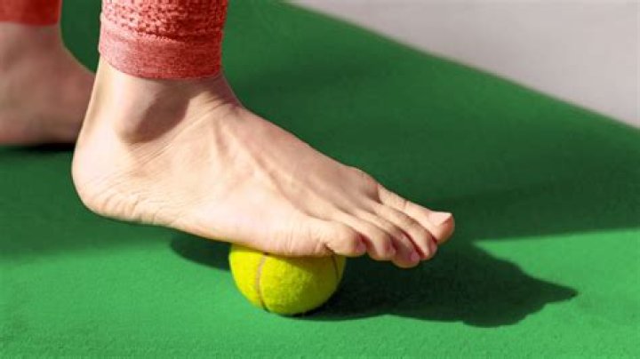 Should you ski on the balls of your feet?