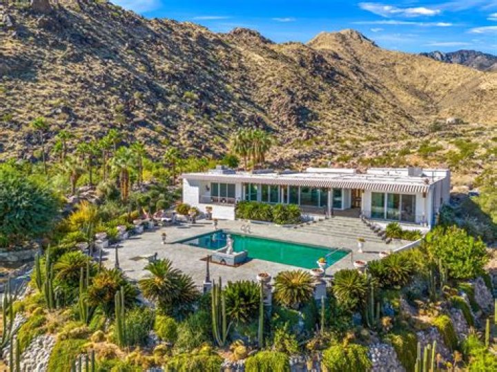 What celebrities have homes in Palm Springs 2020?