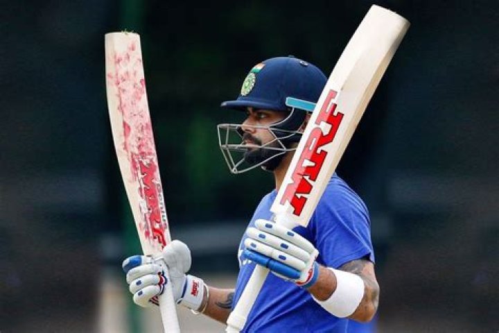 What cricket bat does Virat Kohli use?