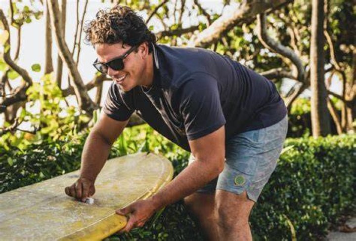 What do surfers put on their face?