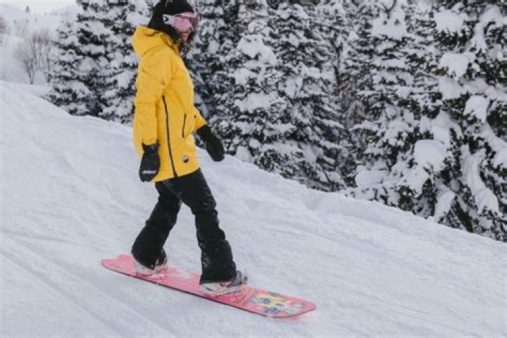 What does freeride mean in snowboarding?