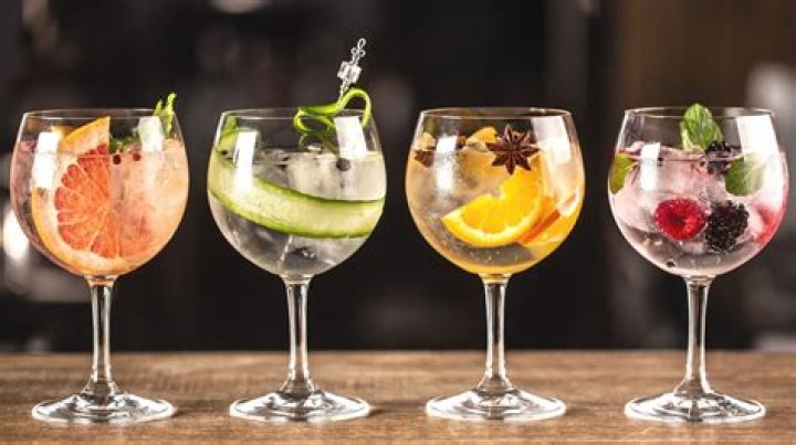 What does gin taste like?