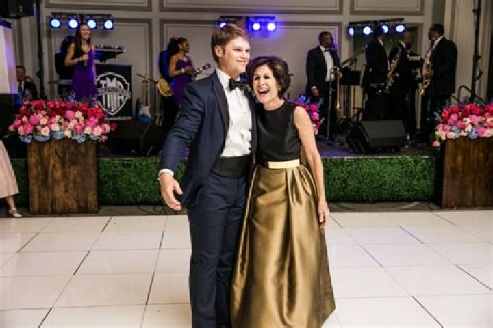 What does mother of groom wear to rehearsal dinner?