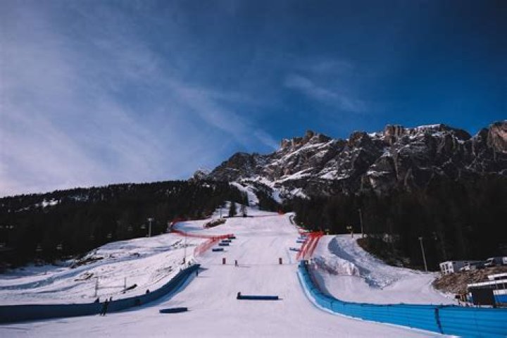 What does super-G mean in alpine skiing?