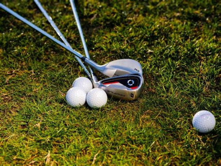 What is a lag putter?