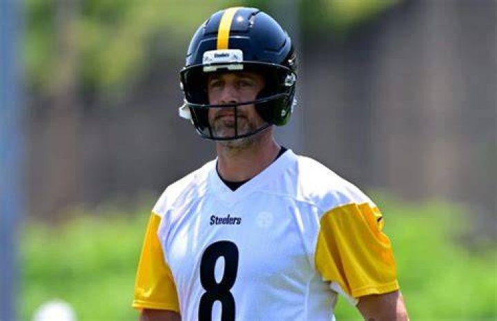 What is Aaron Rodgers salary for 2022?