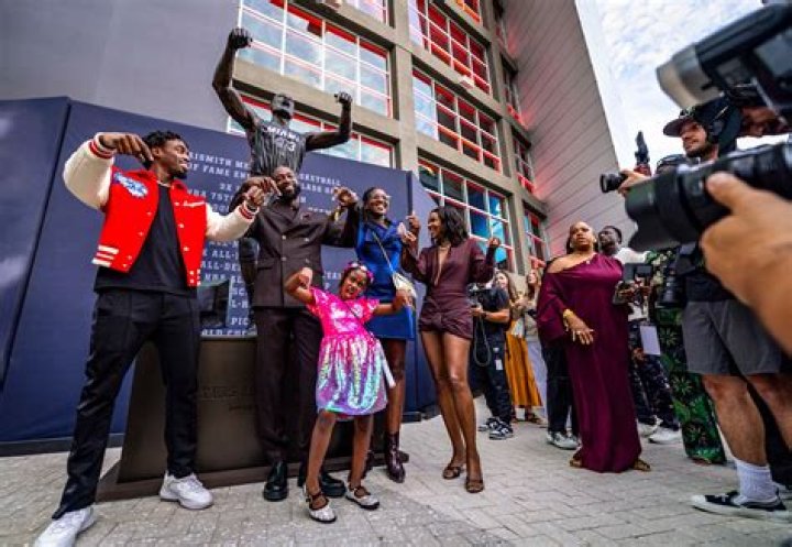 What is Dwyane Wade's vertical?