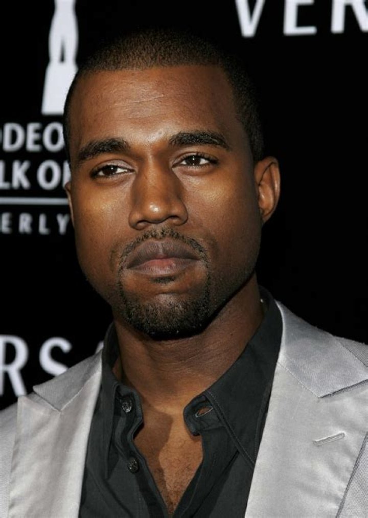 What is Kanye West favorite NBA team?