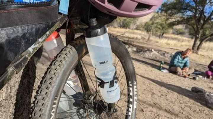 What is sticky bottle in cycling?