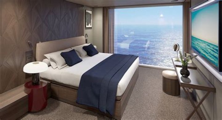 What is the best floor to stay on a cruise ship?