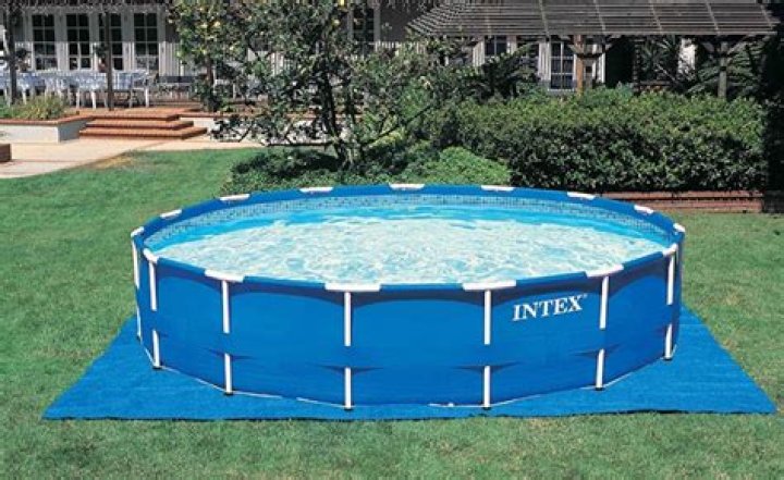 What is the best thing to put under a swimming pool?