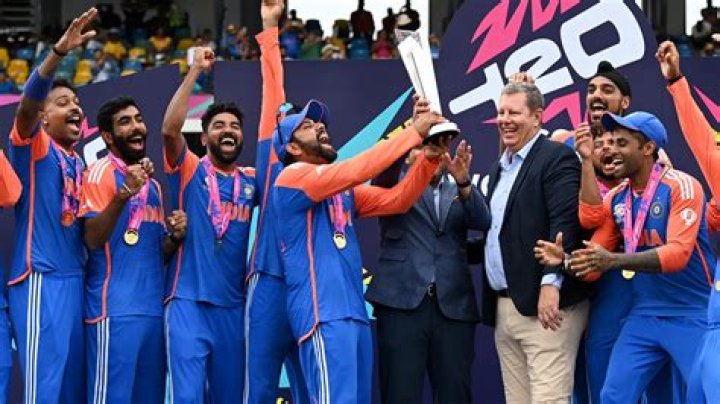 What is the maximum number of overs of a bowler in T20 cricket Amazon?