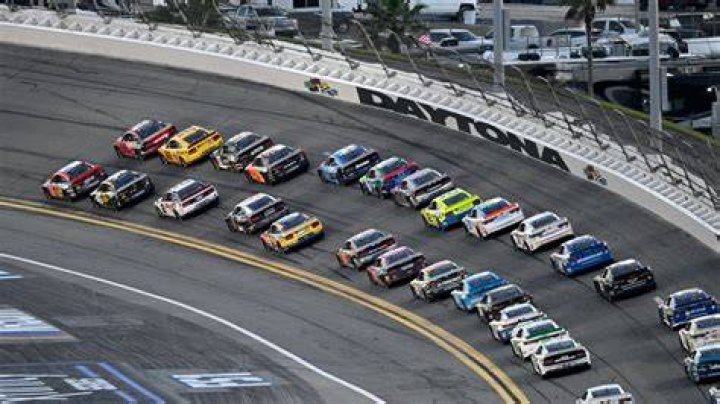What is the top speed at the Daytona 500?