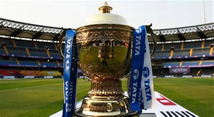 What is written on vivo IPL Cup?