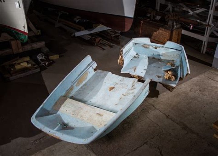 What kind of hull does a Boston Whaler have?