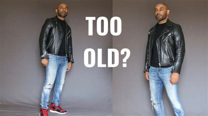 What makes a man look old?