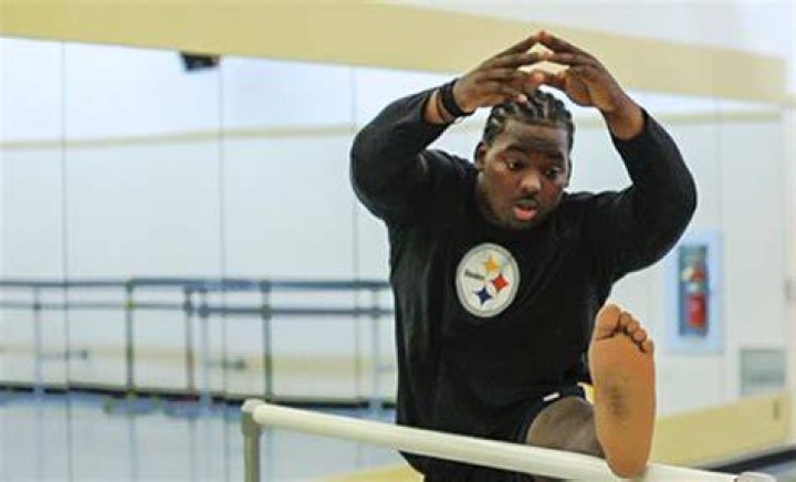 What NFL players took ballet?