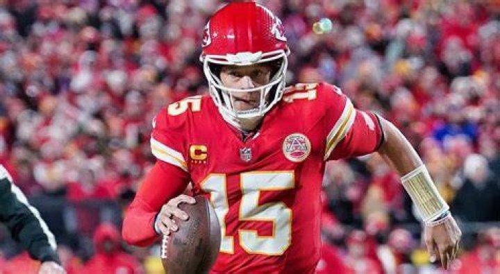 What Oakleys does Patrick Mahomes?