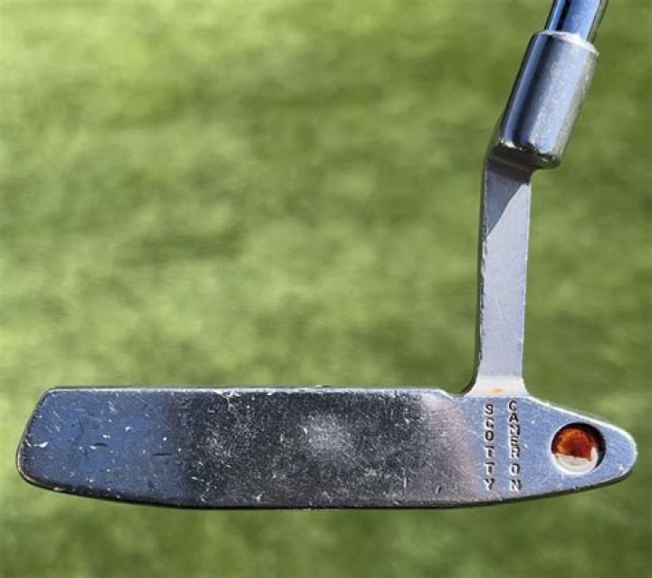 What putter does Scotty Cameron use?