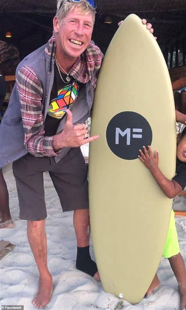 What size fins does Mick Fanning use?