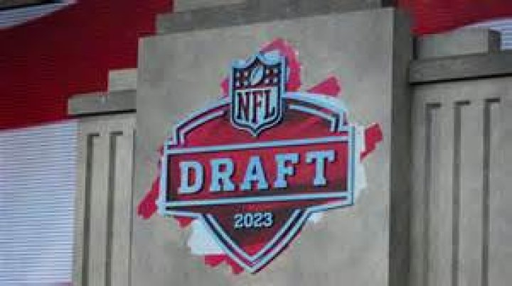 What time does the second Round of the draft start?