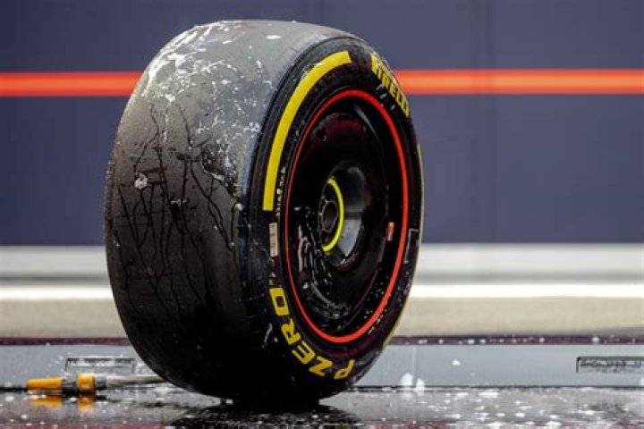 What tires do F1 cars use in the rain?