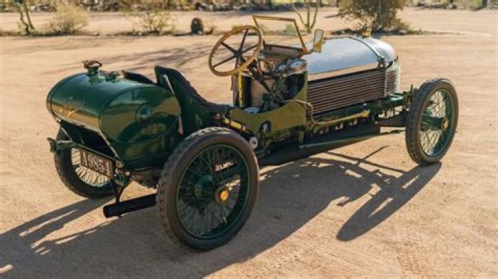 What was the first car to go 100 mph?