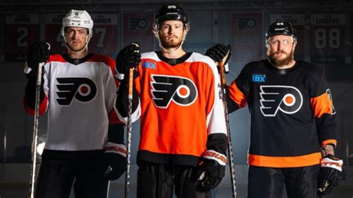 What years did the Flyers wear long pants?
