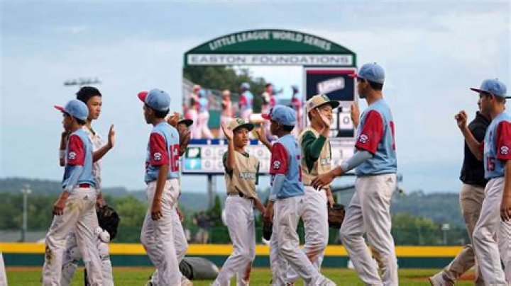 When can a runner leave the base in Little League?