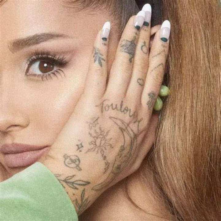Where did Ariana's butterfly tattoo go?