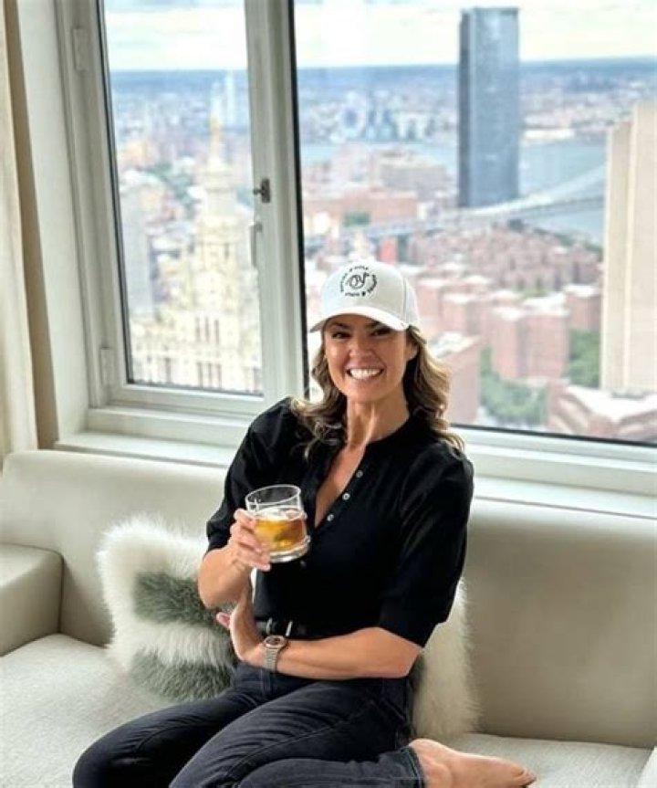 Where does Amanda Balionis live?