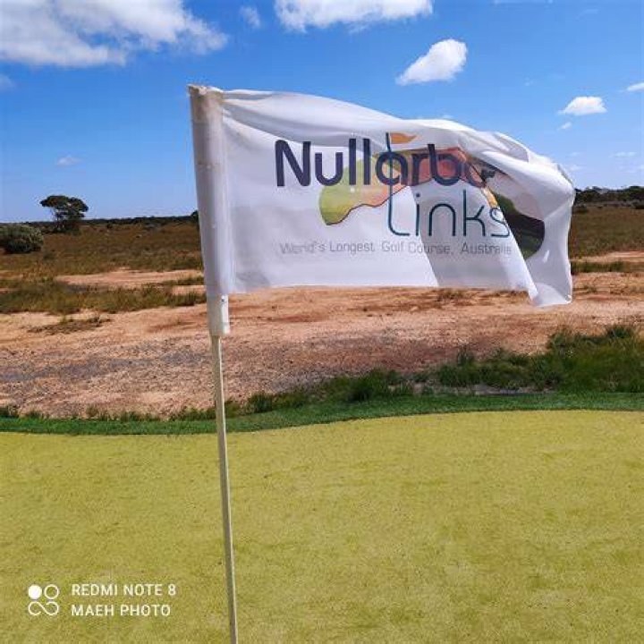 Where does the Nullarbor golf course start?