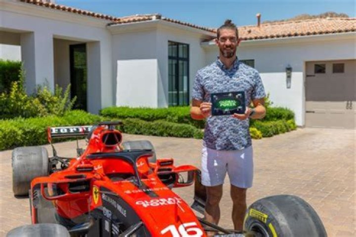Where is Michael Phelps currently living?