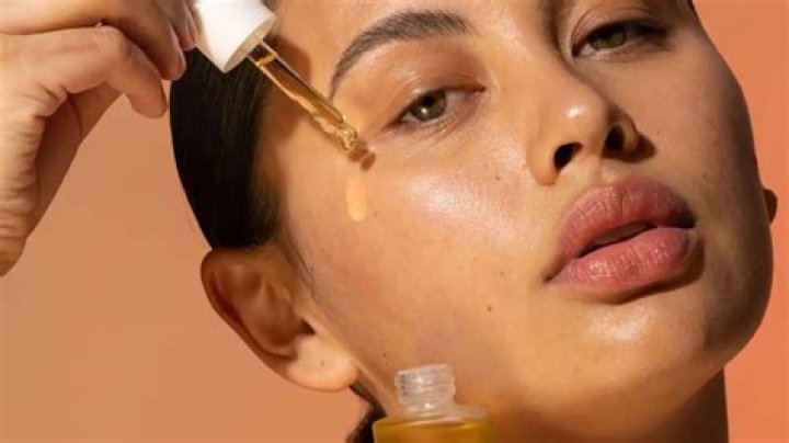 Which oil is best for face at night?