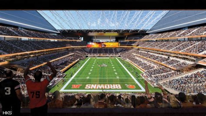 Which QB has the most wins at Browns Stadium?