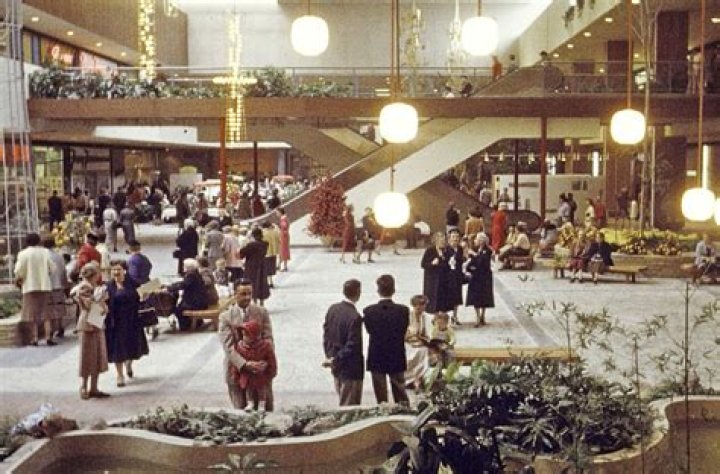 Which was first mall?