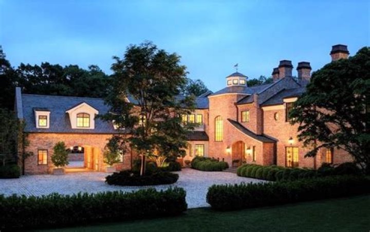 Who bought Tom Brady Brookline house?
